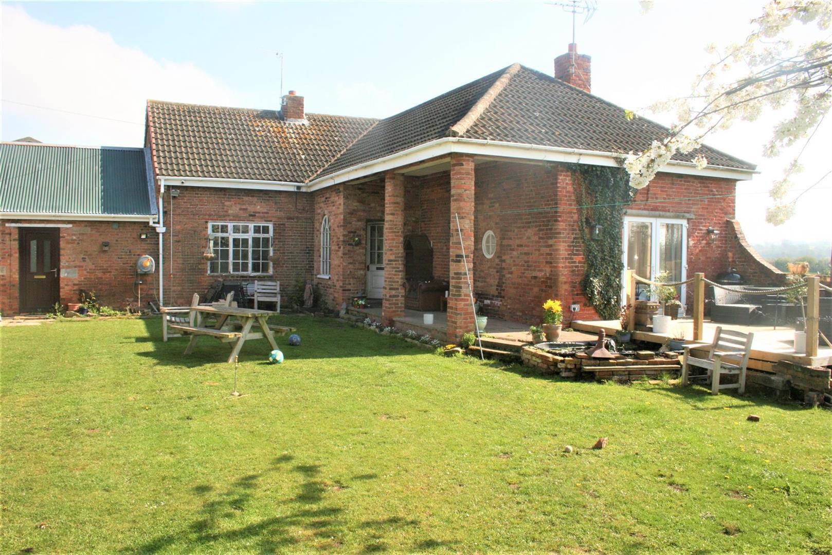 3 bed property in Longholme Farm, Retford